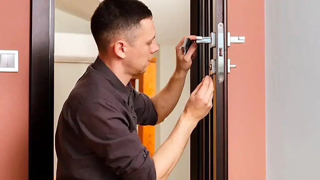 keys-locks-and-expertise-how-do-locksmiths-open-doors-safely-1-YH Lock & Security