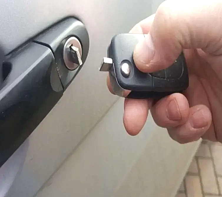Broken Key Extractions - YH Lock & Security